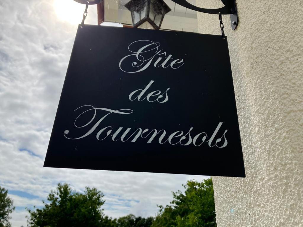 Gite Des Tournesols Oradour-Fanais Exterior photo