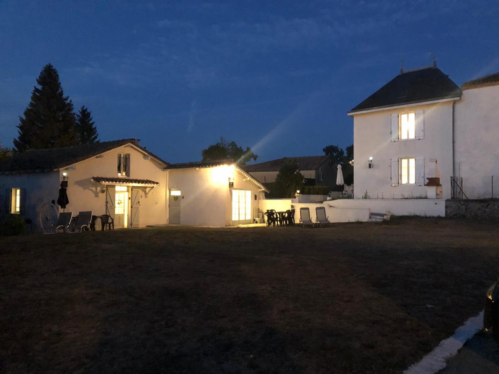 Gite Des Tournesols Oradour-Fanais Exterior photo