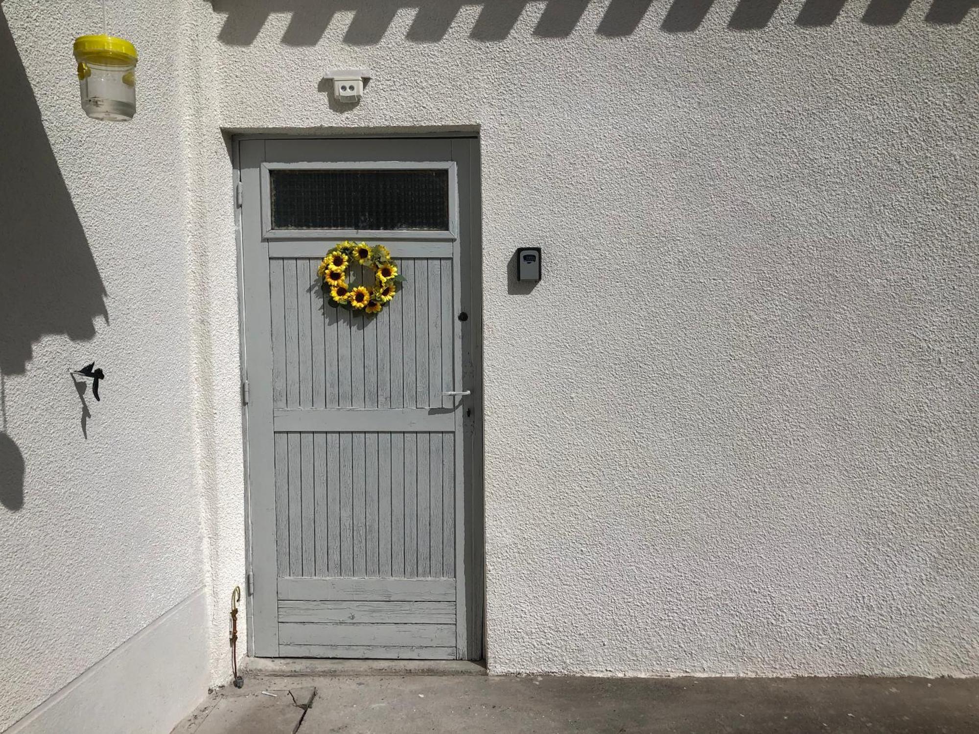 Gite Des Tournesols Oradour-Fanais Exterior photo