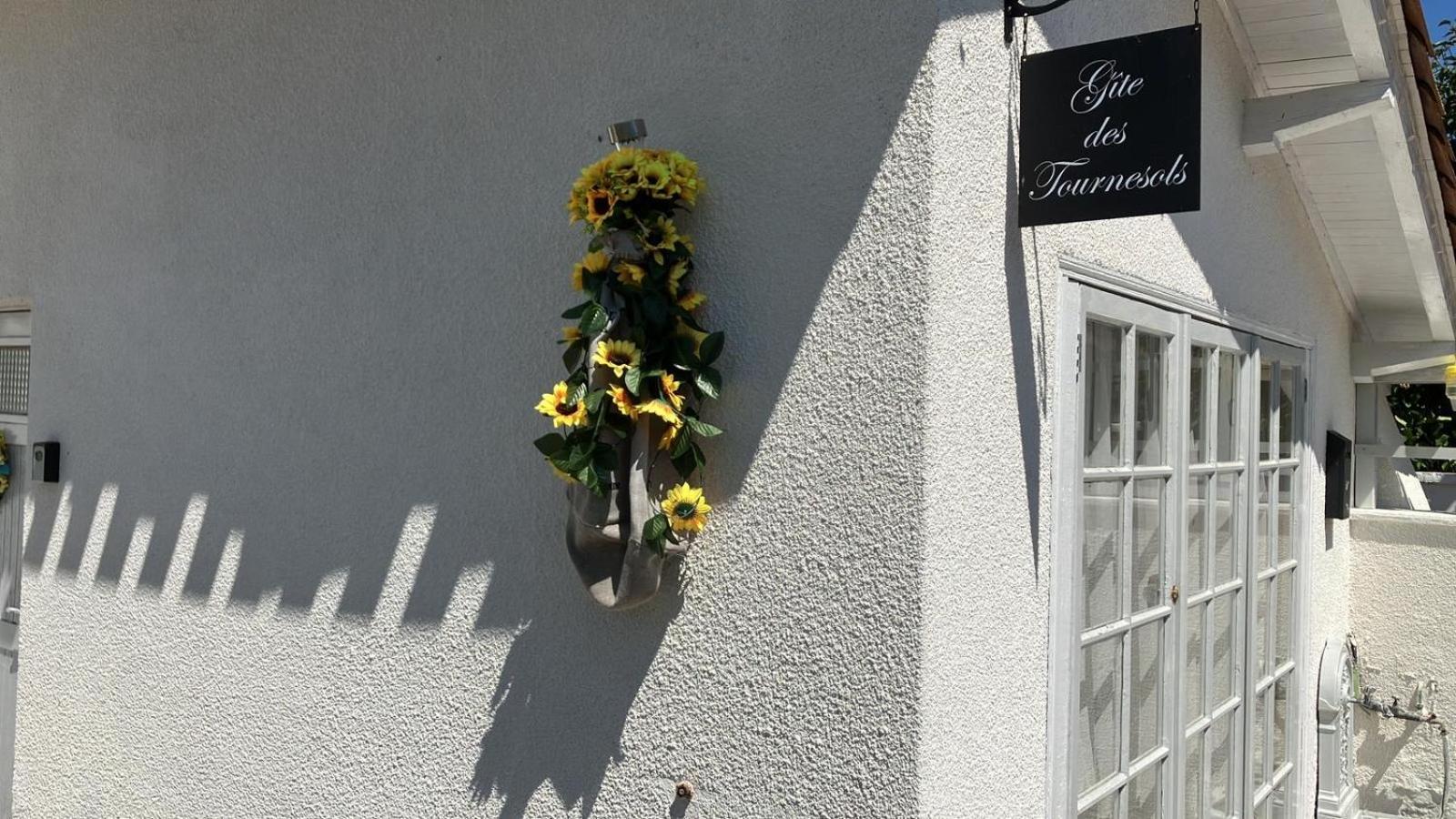Gite Des Tournesols Oradour-Fanais Exterior photo